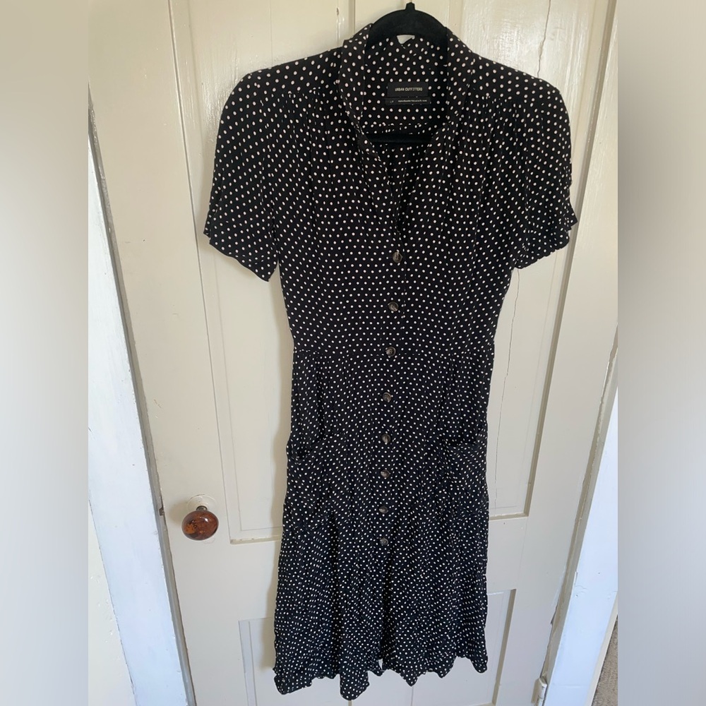 Urban Outfitters Black and White Polka Dot Notched Collar Midi Dress Flowy Cute - Picture 6 of 7